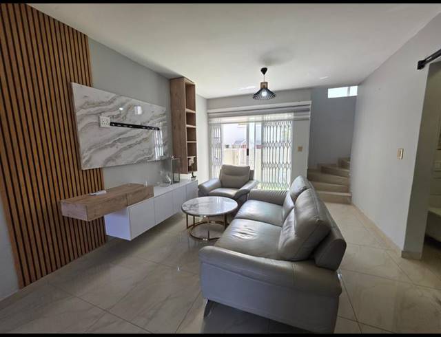 2 BEDROOM TOWNHOUSE FOR SALE IN SUNNINGHILL